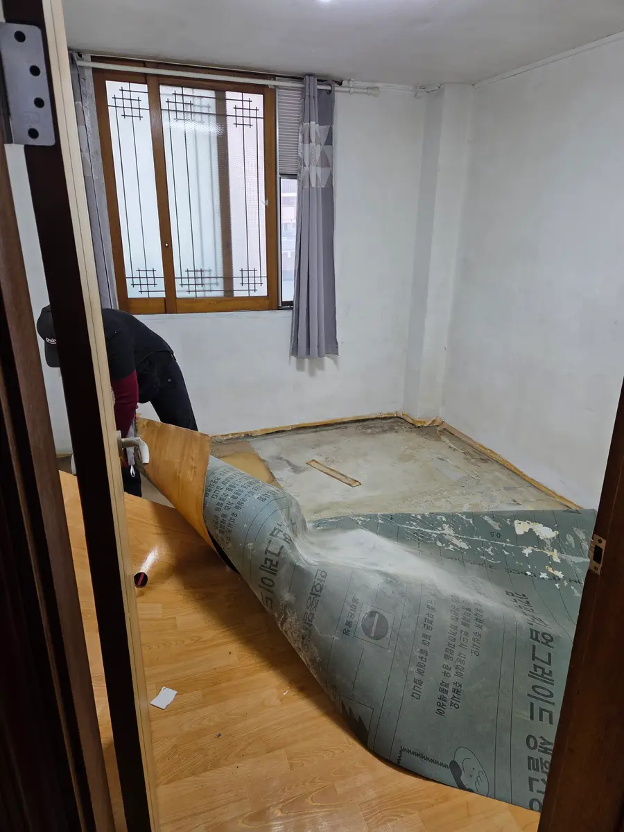 화성 봉담 주택 3층 내부 벽체 전체 철거 철거 중 사진 1